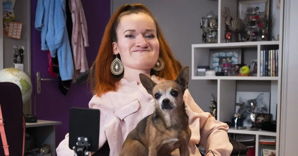 Une femme appelait Mary et son chien, figure du documentaire Ma dose d'espoir